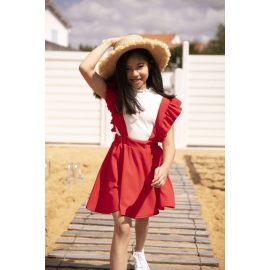 Belle Jeune Fille Avec La Jupe Rouge Photo stock - Image du rouge